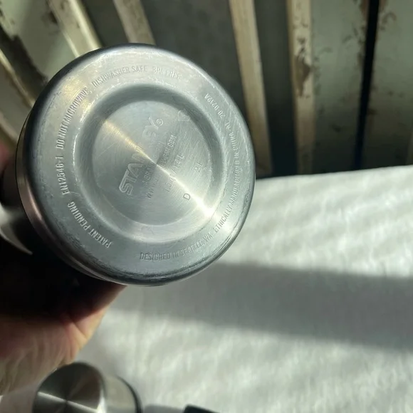 Stanley The Legendary Classic Bottle 2.0 Quart Thermos Insulated - Picture 6 of 12